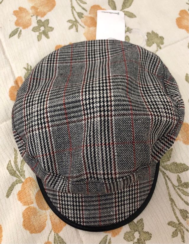 Gorra de invierno con etiqueta