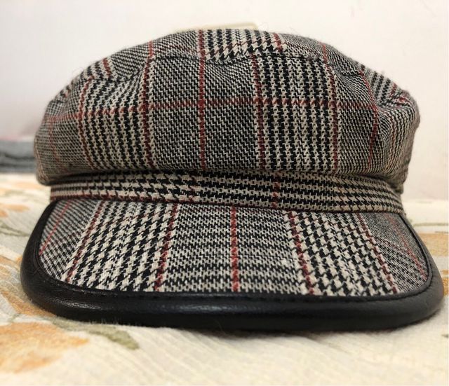Gorra de invierno con etiqueta