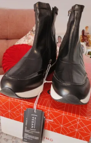 Botines Xti Talla 39 Negros y Blancos