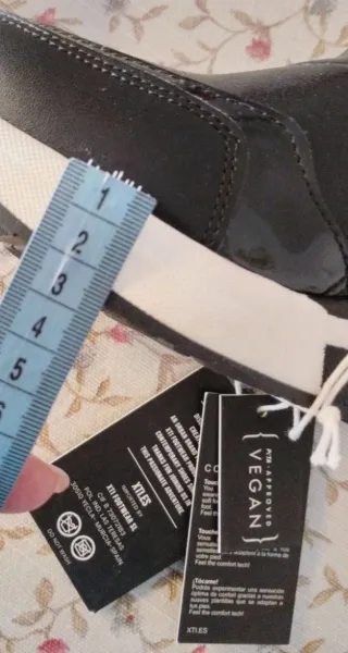 Botines Xti Talla 39 Negros y Blancos