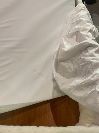 Cuna moisés con estrellas