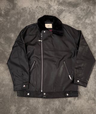 Cazadora polipiel negra con pelo