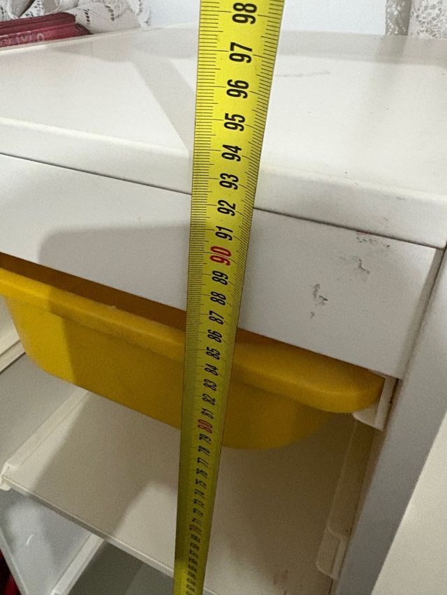 Estante modular Ikea branca e laranja