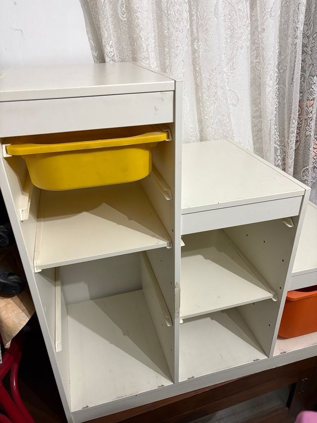 Estante modular Ikea branca e laranja