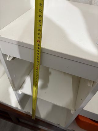 Estantería modular Ikea blanca y naranja