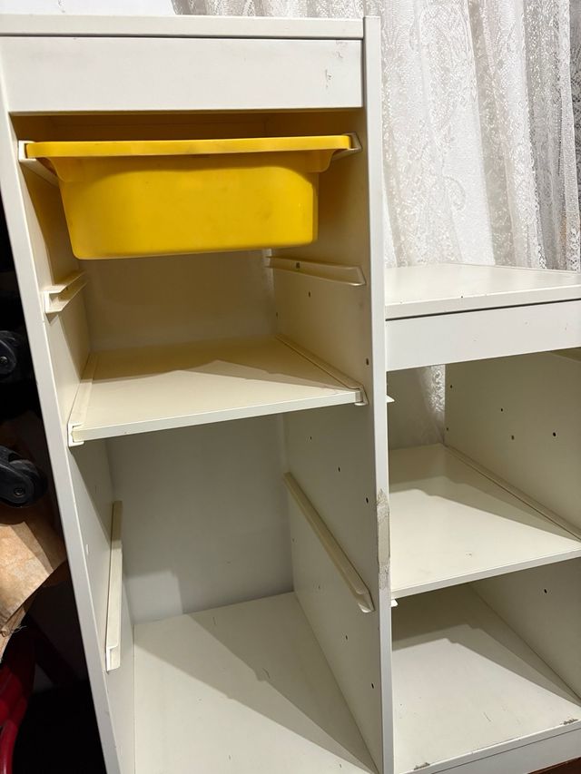 Estante modular Ikea branca e laranja