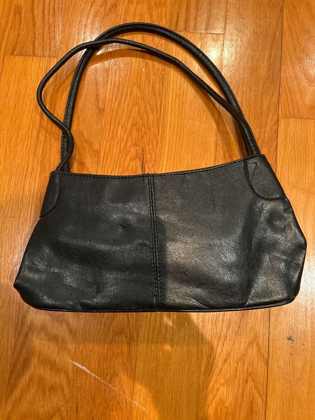 Bolso negro de piel