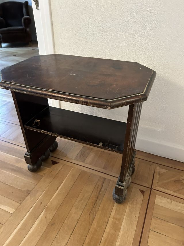 Tavolino ausiliario in legno scuro