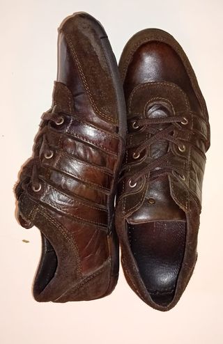 Zapatos deportivos marrones talla 43