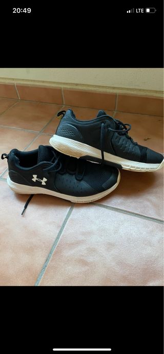 Zapatillas Under Armour Negras y Blancas