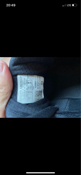 Zapatillas Under Armour Negras y Blancas