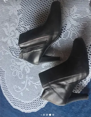 Botines de tacón alto negros