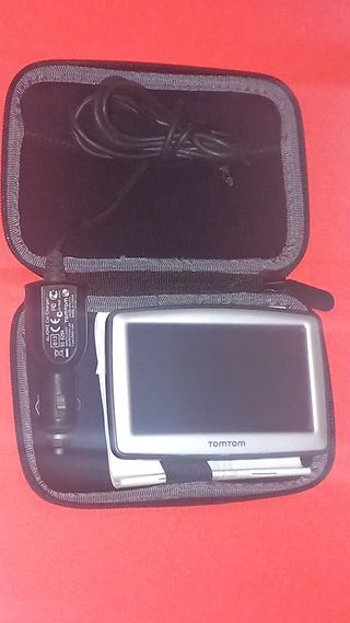 Navigatore TomTom XL con caricatore auto