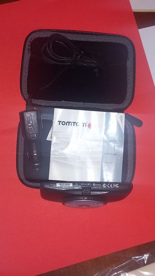 Navigatore TomTom XL con caricatore auto