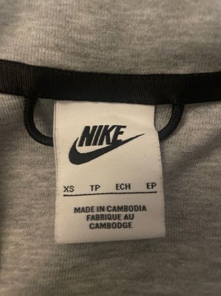 Chaqueta Nike Tech Gris