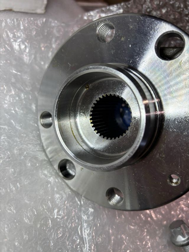 Cubo Rueda Delantera + Cojinetes