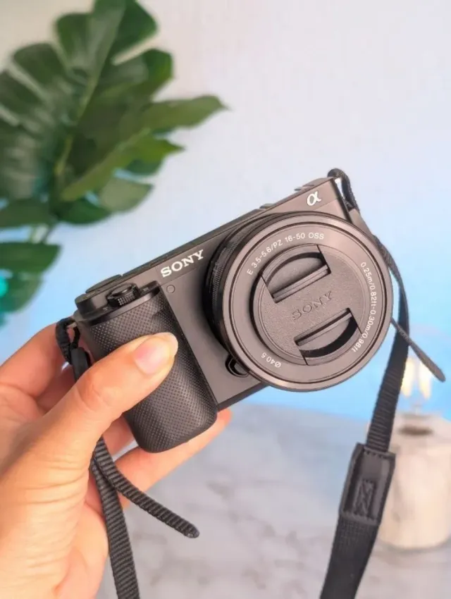 Sony ZV-E10 + Obiettivo (SD 400gb) IMPECCABILE