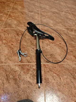 Tija telescópica Fox 31.6mm con sillín