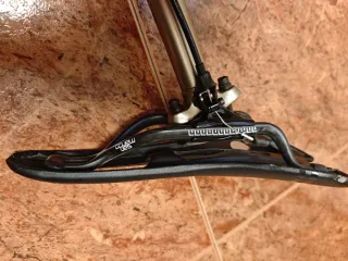 Tija telescópica Fox 31.6mm con sillín