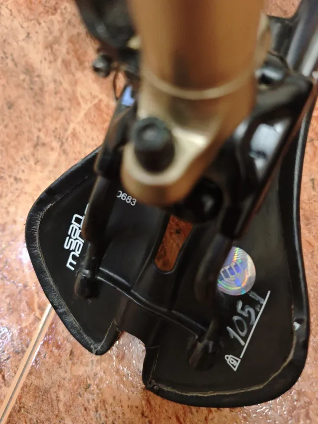 Tija telescópica Fox 31.6mm con sillín