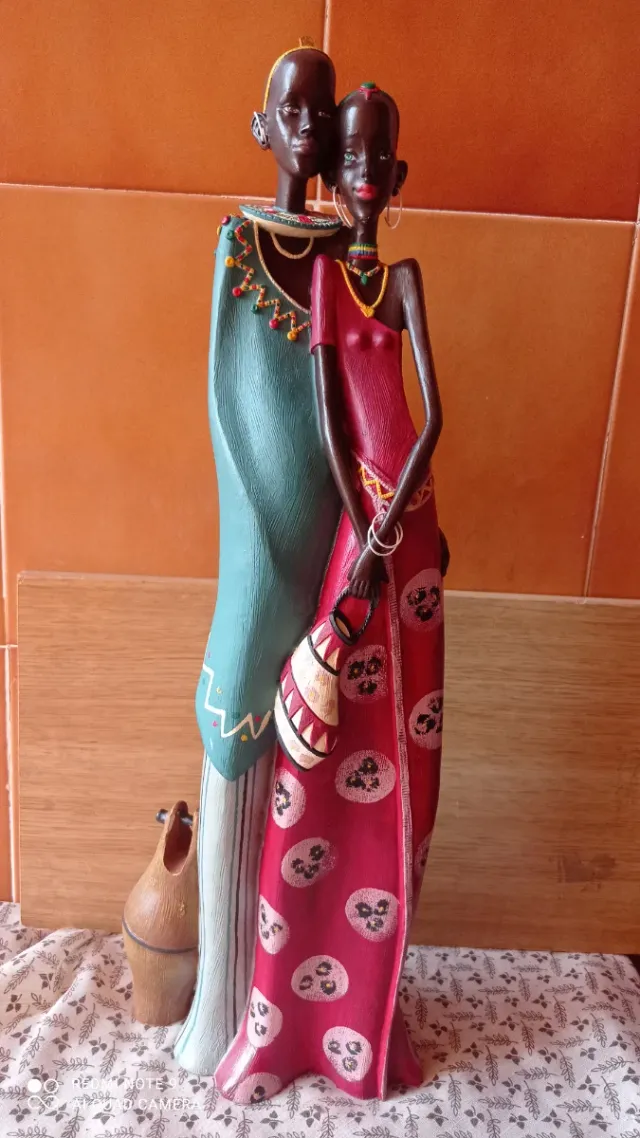 Figura pareja africana decorativa