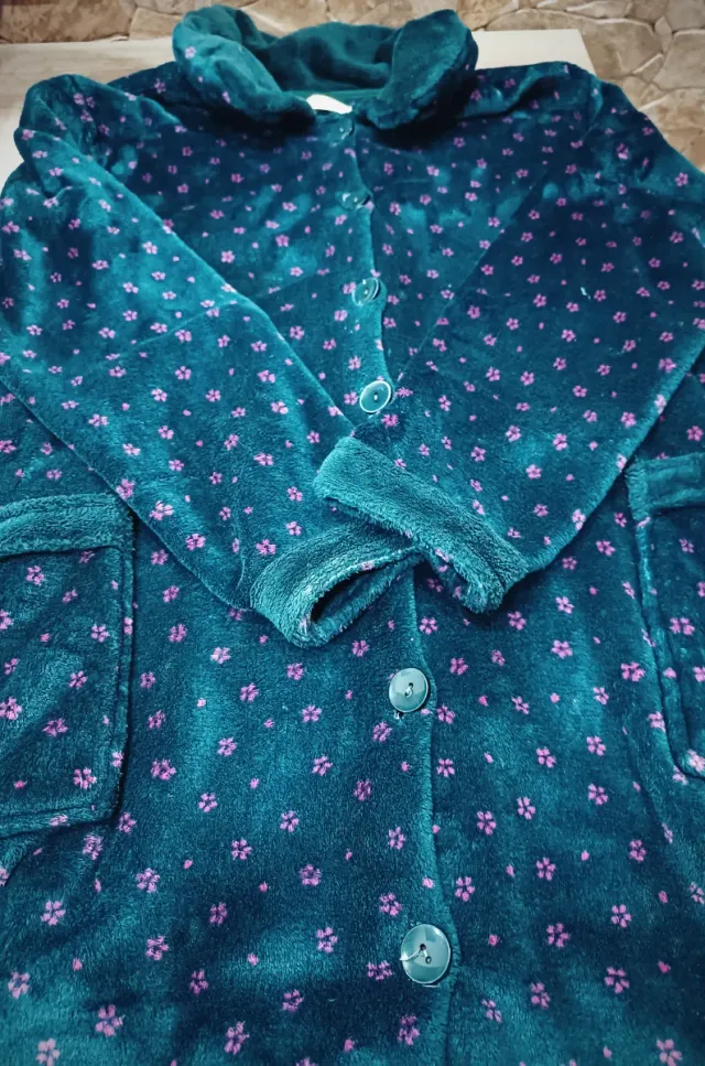 Bata de mujer con estampado floral