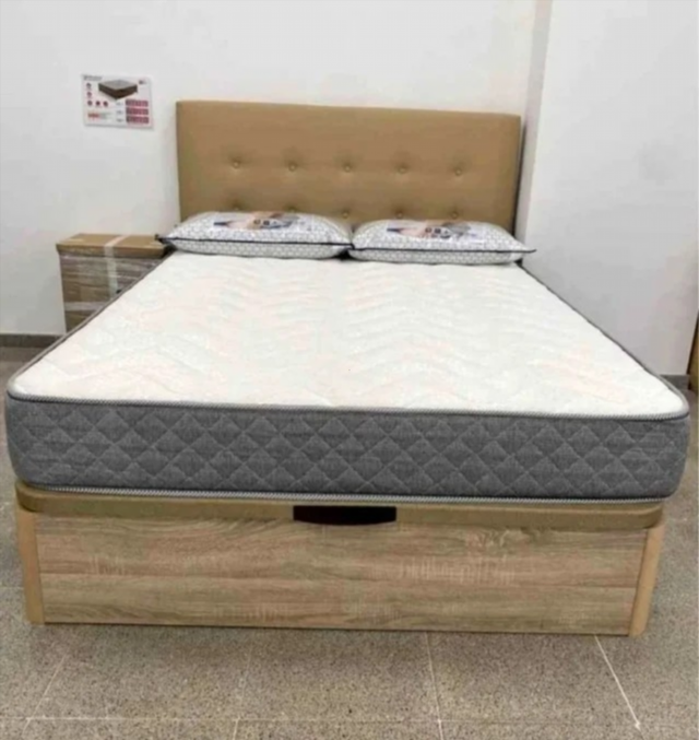 Tavolozze e materassi nuovi al miglior prezzo. Materassi da 25 cm e 30 cm di spessore, viscoelastici, a molle, materasso che si adatta completamente al corpo Tavolozza in legno con base rivestita in tessuto 3D traspirante, con un'altezza di 33 cm e grande capacità all'interno Colori: BIANCO, CILIEGIO, WENGO, CAMBRIA E ARTICO.