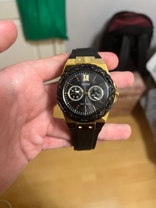 Reloj Guess Dorado y Negro