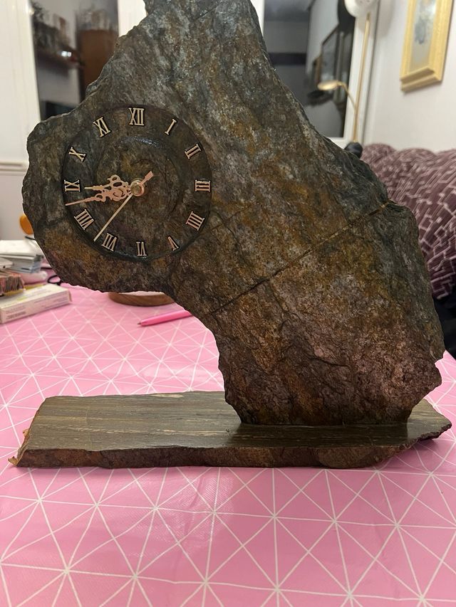Reloj de piedra natural