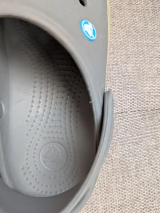 Zuecos Crocs Talla 36 Gris