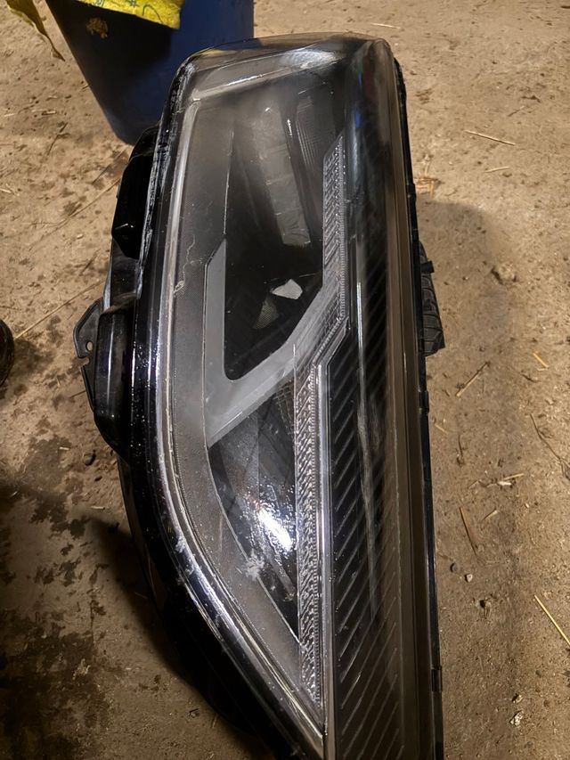 Faro LED Izquierdo Audi A4 B9