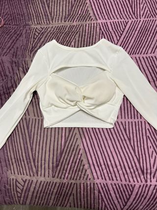 Top blanco manga larga con escote