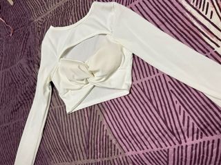 Top blanco manga larga con escote
