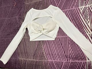 Top blanco manga larga con escote