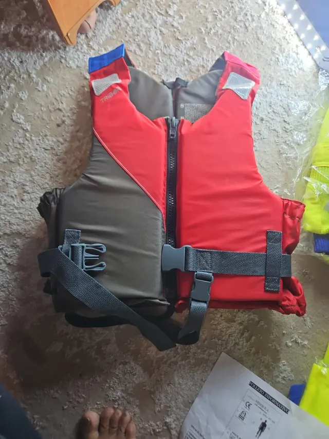 Precio de 3 Chaleco salvavidas rojo y naranja