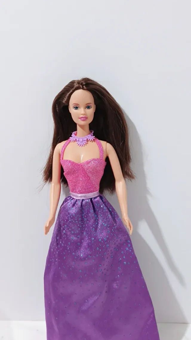 Barbie Teresa Vestido Morado y Rosa