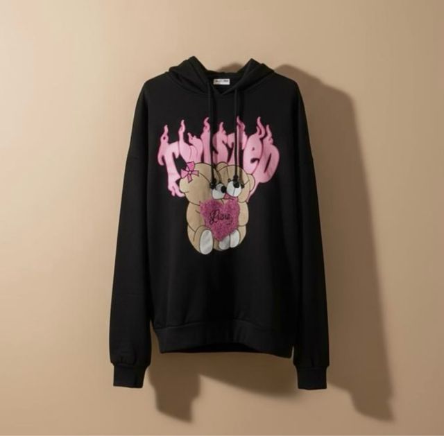 Sudadera oversize negra con ositos