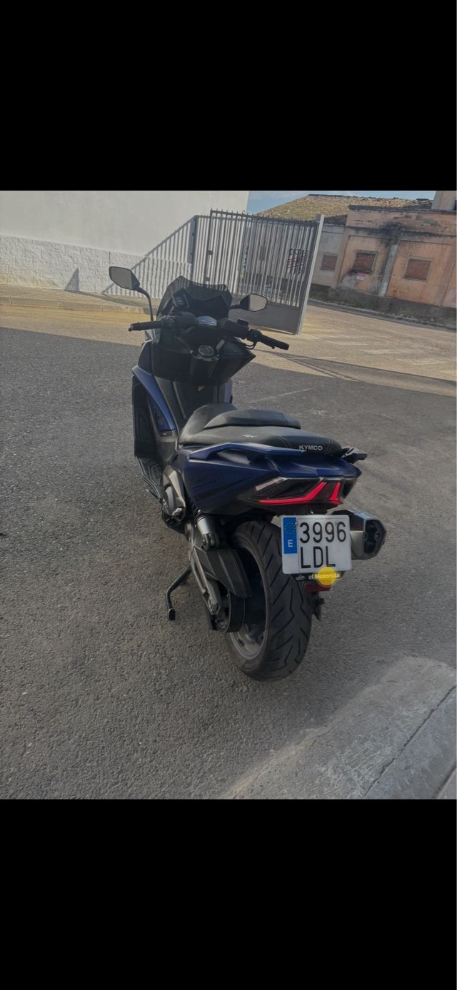 Kymco AK550 Azul cambio por furgonetas carrozada