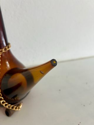 Porrón antiguo ámbar con tapones madera