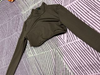 Top manga larga marrón