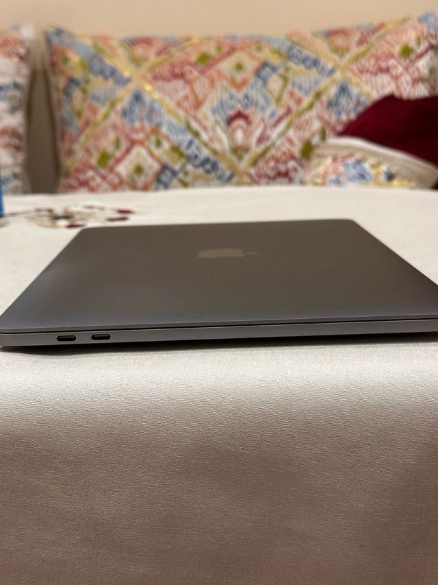 MacBook Pro M2 Plata
