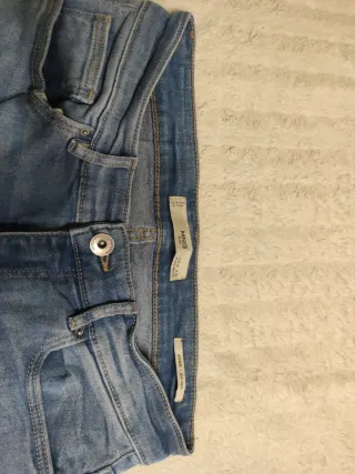 Pantalón vaquero pitillo chico T.36