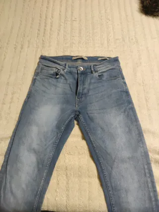 Pantalón vaquero pitillo chico T.36