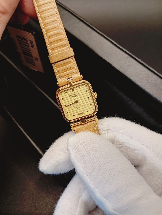 Reloj Longines Beige y Dorado