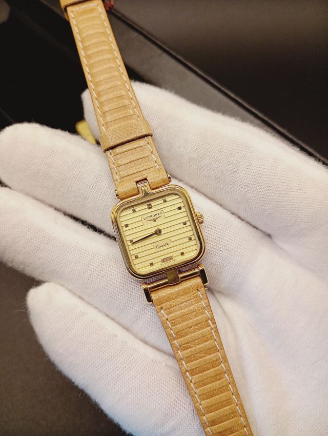 Reloj Longines Beige y Dorado