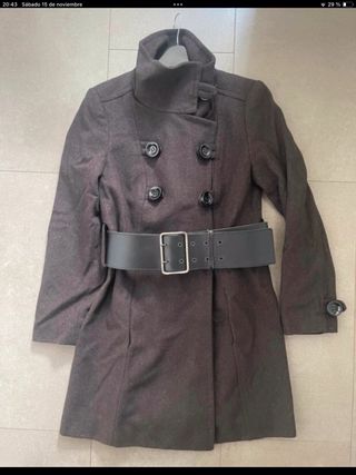 Abrigo marrón de lana con cinturón de Zara