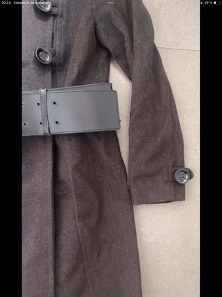 Abrigo marrón de lana con cinturón de Zara