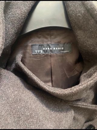 Abrigo marrón de lana con cinturón de Zara