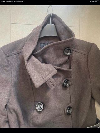 Abrigo marrón de lana con cinturón de Zara