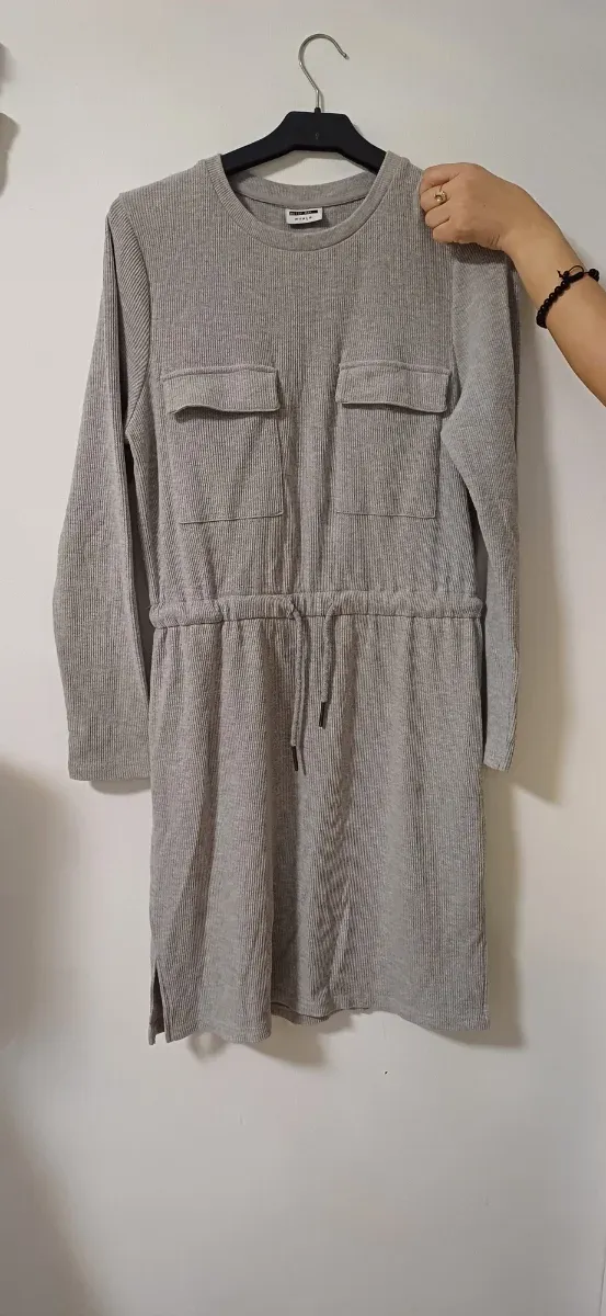 Vestido gris de manga larga